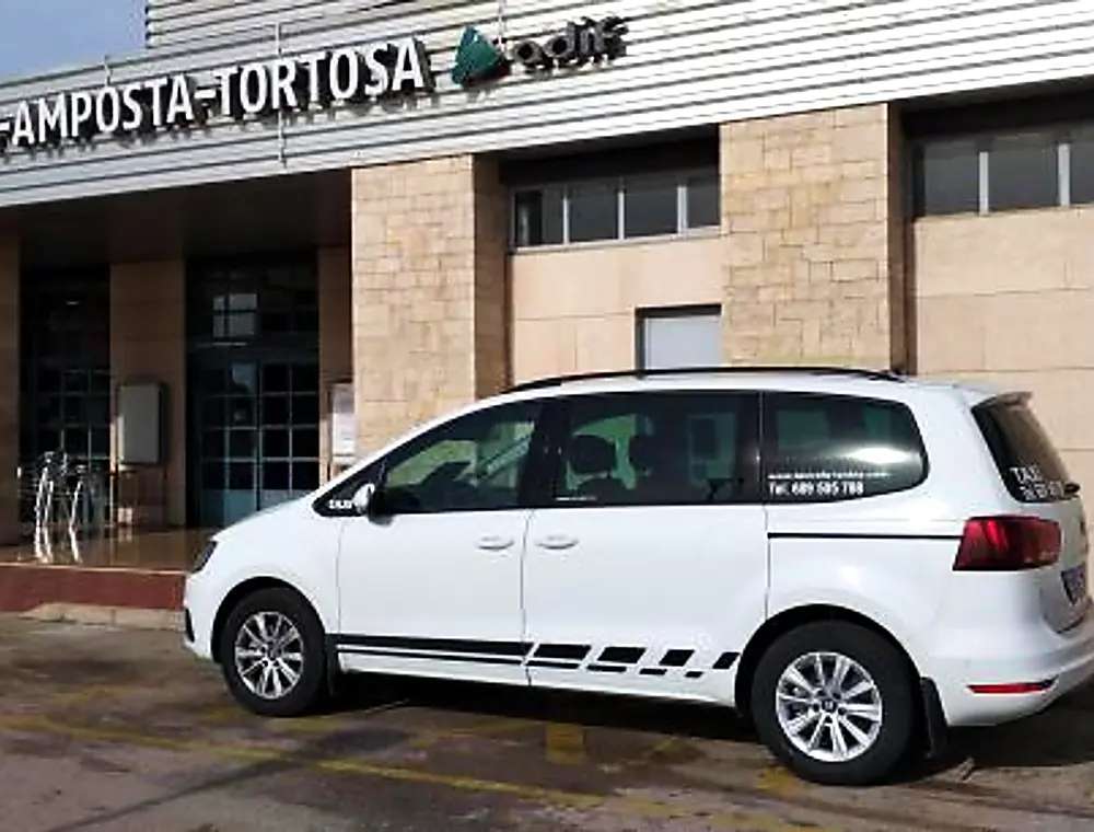 Vehicle Taxi L'Aldea Rafa de 7 places